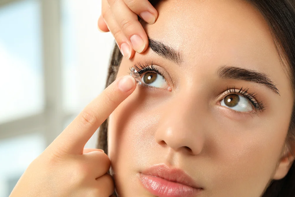 Aide pour les lentilles de vue chez Les P'ti Opticiens à Chambéry, Chasse-sur-Rhône et Bourg-lès-Valence