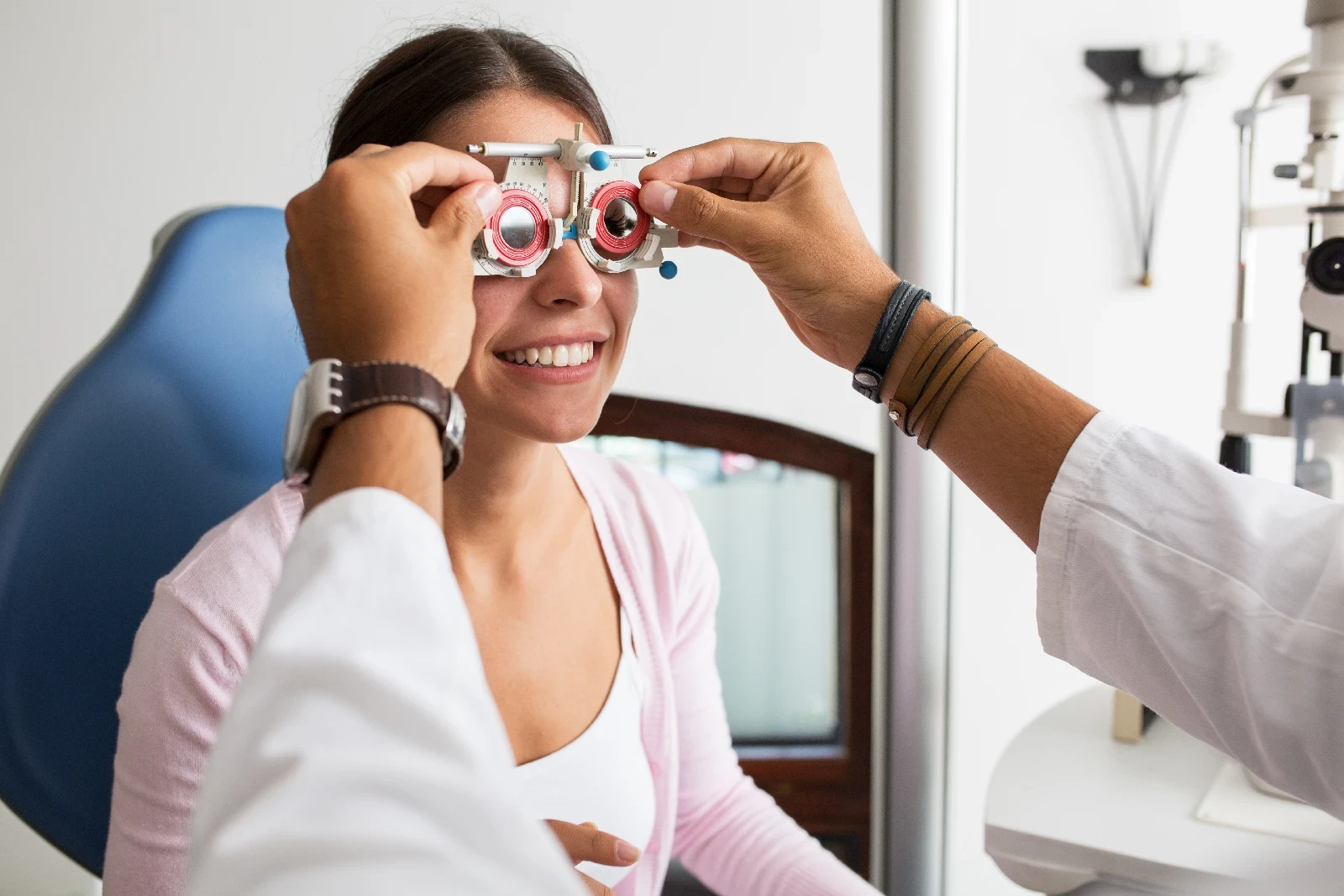 Examen de la vue et bilan visuel chez Les P'ti Opticiens à Chambéry, Chasse-sur-Rhône et Bourg-lès-Valence