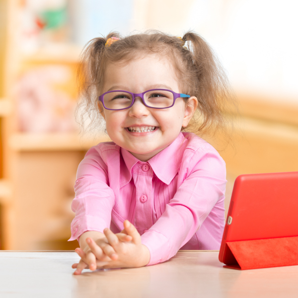 Lunettes incassables pour bébés chez Les P'ti Opticiens à Chambéry, Chasse-sur-Rhône et Bourg-lès-Valence