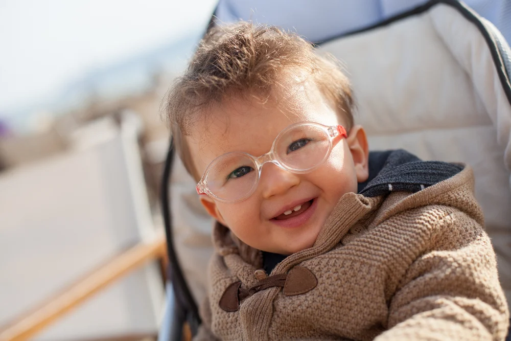 Lunettes confort et sécurité pour bébés chez Les P'ti Opticiens à Chambéry, Chasse-sur-Rhône et Bourg-lès-Valence