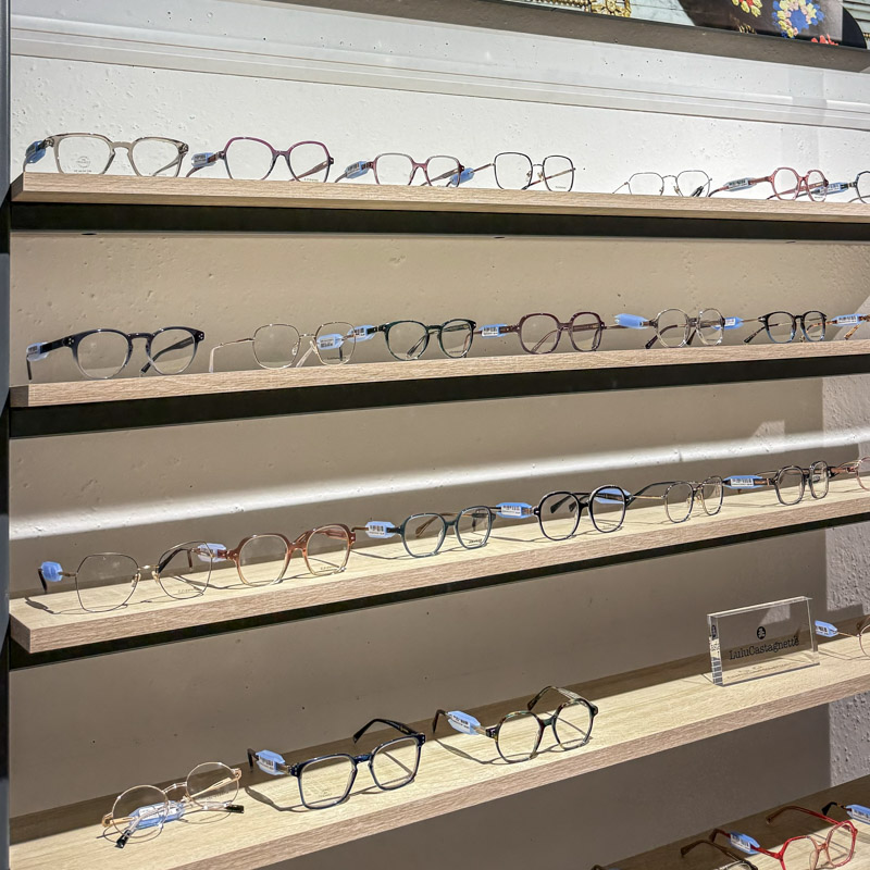 Notre vitrine de lunettes pour adolescents chez Les P'ti Opticiens à Chambéry, Chasse-sur-Rhône et Bourg-lès-Valence