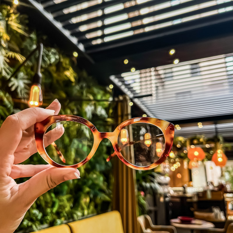 une paire de lunettes pour adultes confortable et de qualité