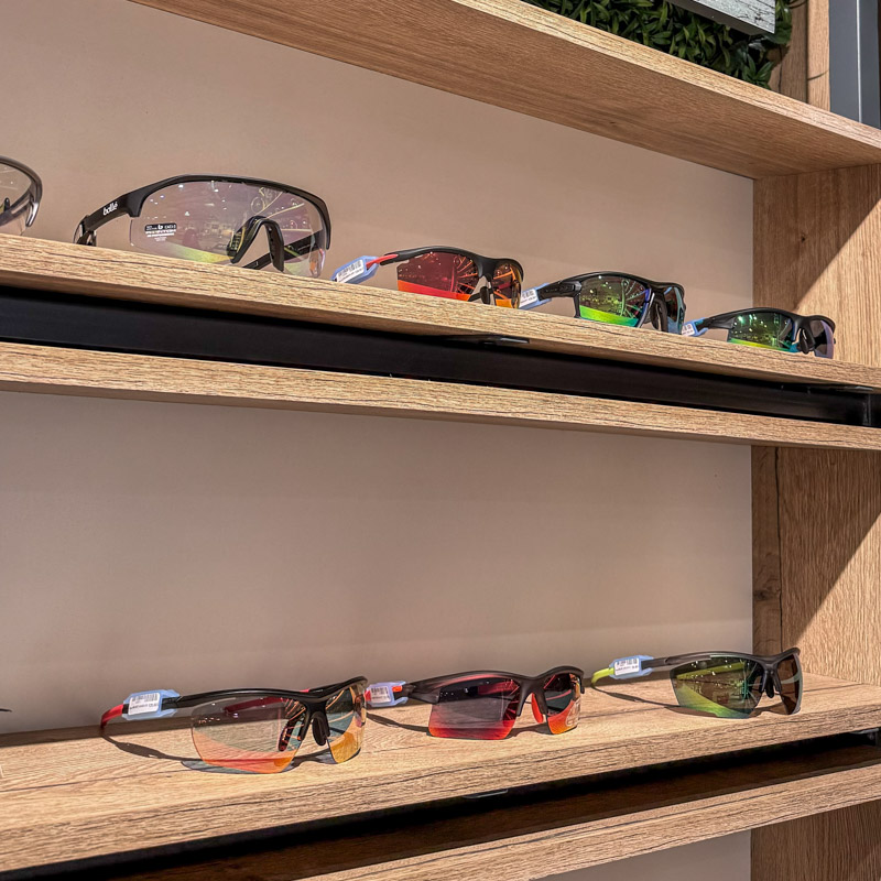 Plusieurs coloris de lunettes de sport chez Les P'ti Opticiens à Chambéry, Chasse-sur-Rhône et Bourg-lès-Valence