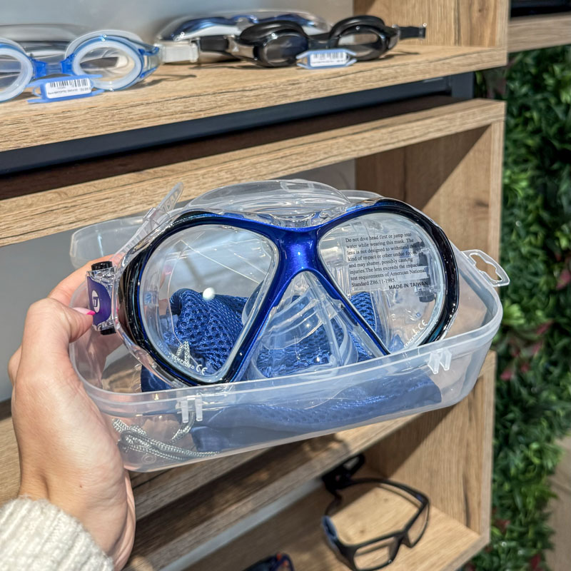 Un modèle de masque de plongée correcteur pour la vue chez Les P'ti Opticiens à Chambéry, Chasse-sur-Rhône et Bourg-lès-Valence