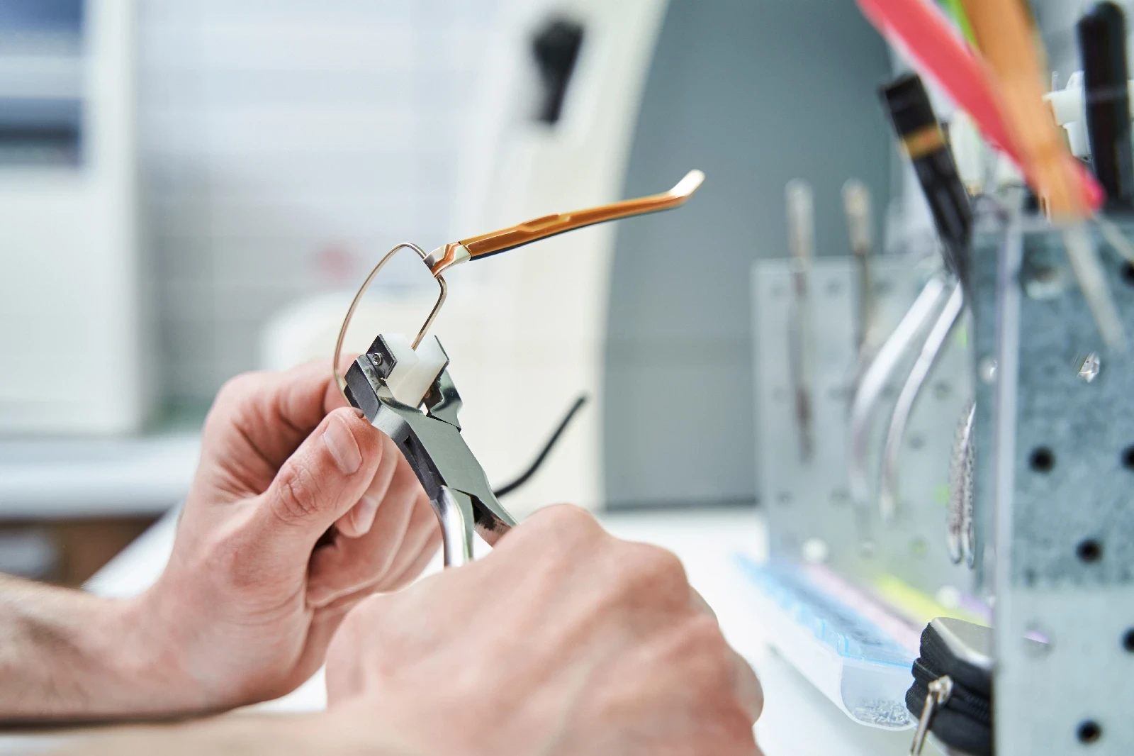 Restauration de lunettes chez Les P'ti Opticiens à Chambéry, Chasse-sur-Rhône et Bourg-lès-Valence