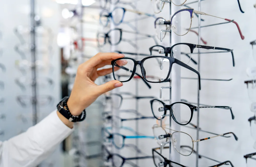 Verres de lunettes correcteur et traitements chez Les P'ti Opticiens à Chambéry, Chasse-sur-Rhône et Bourg-lès-Valence